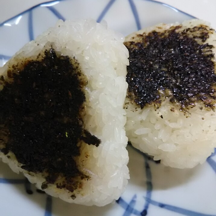 黒ごまと砂糖醤油の焼おにぎり(^^)